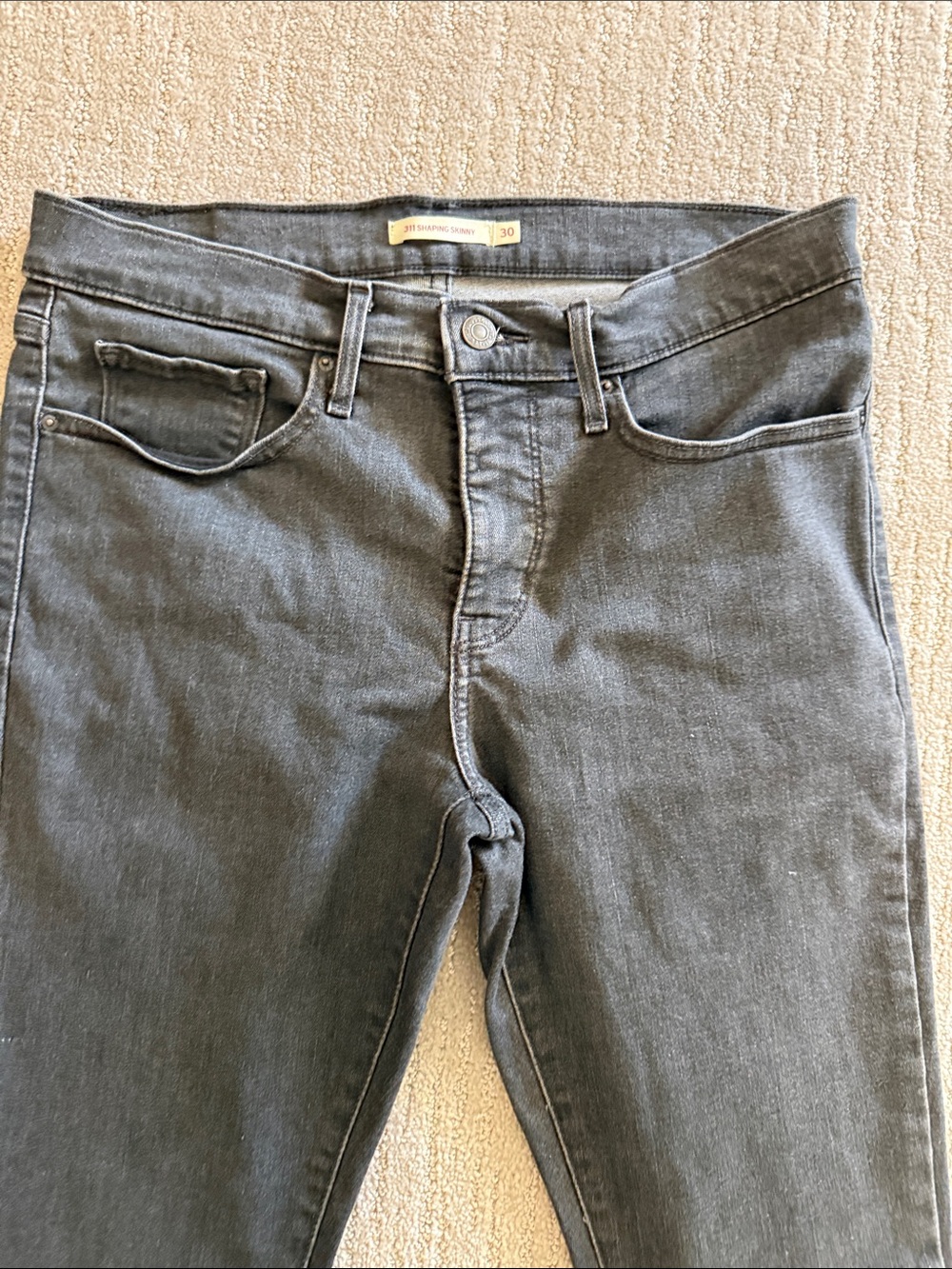 Levi's Women's Skinny Jeans in Charcoal Gray